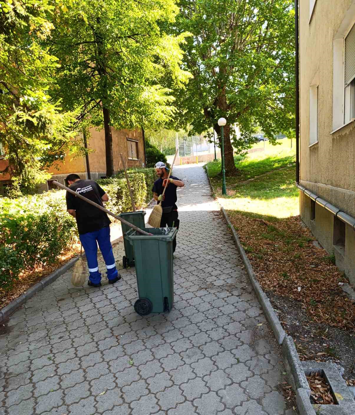 FOTO: Današnji  nastavak radova na uređenju zelenih površina